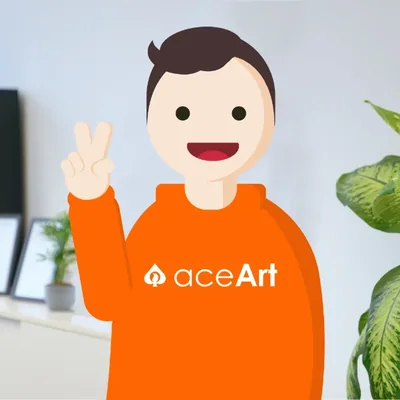 Illustrierter aceArt-Avatar als Platzhalter für Anthony Landolina: eine Comicfigur im orangefarbenen aceArt-Hoodie, die ein Victory-Zeichen macht